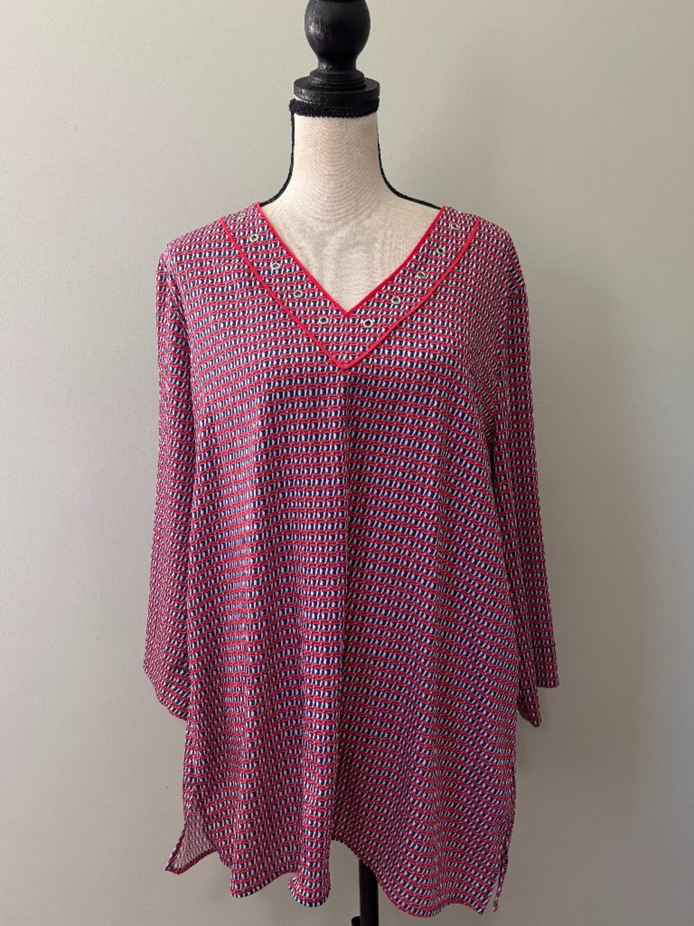 Doncaster Collection Red Navy Geometric Grommet Trim Tunic Top Size 14 Like New